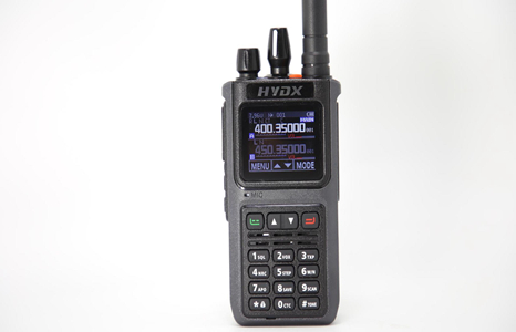 Quais são as vantagens de usar rádios IP68 para uso externo?