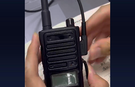 Como usar ferramentas para atualizar o rádio digital bidirecional da série D800/D1000