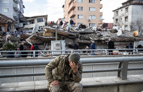 Resgate de emergência de terremoto de magnitude 7,8 na Turquia